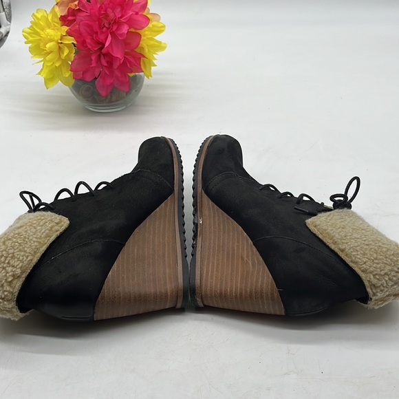 Caslon Black Suede Wedge Ankle Bootie with Faux fur lining Sz 10. BAB2516H - Picture 5 of 8
